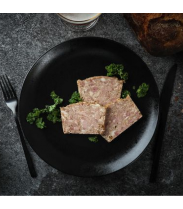 Assiette de tranches de pâté à la bière du Nord